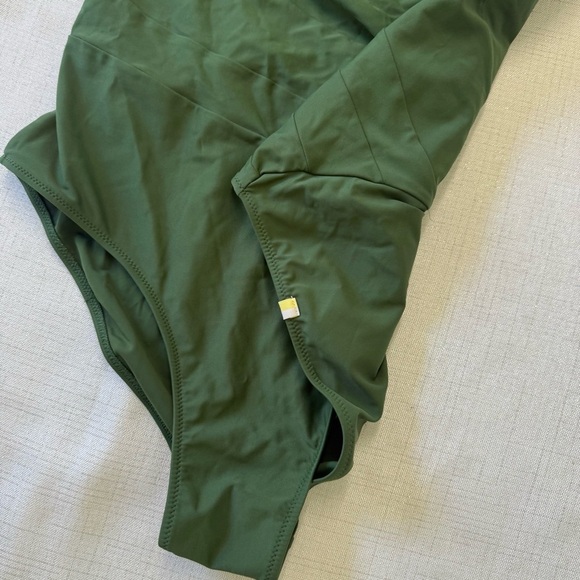 SUMMERSALT Dark Olive Green The Sidestroke One Piece Swimsuit Size 16 Beach - Picture 5 of 9